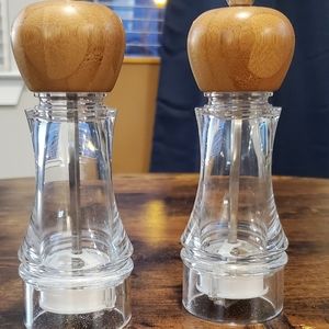 RETIRED-Pampered Chef Salt & Pepper Grinders
